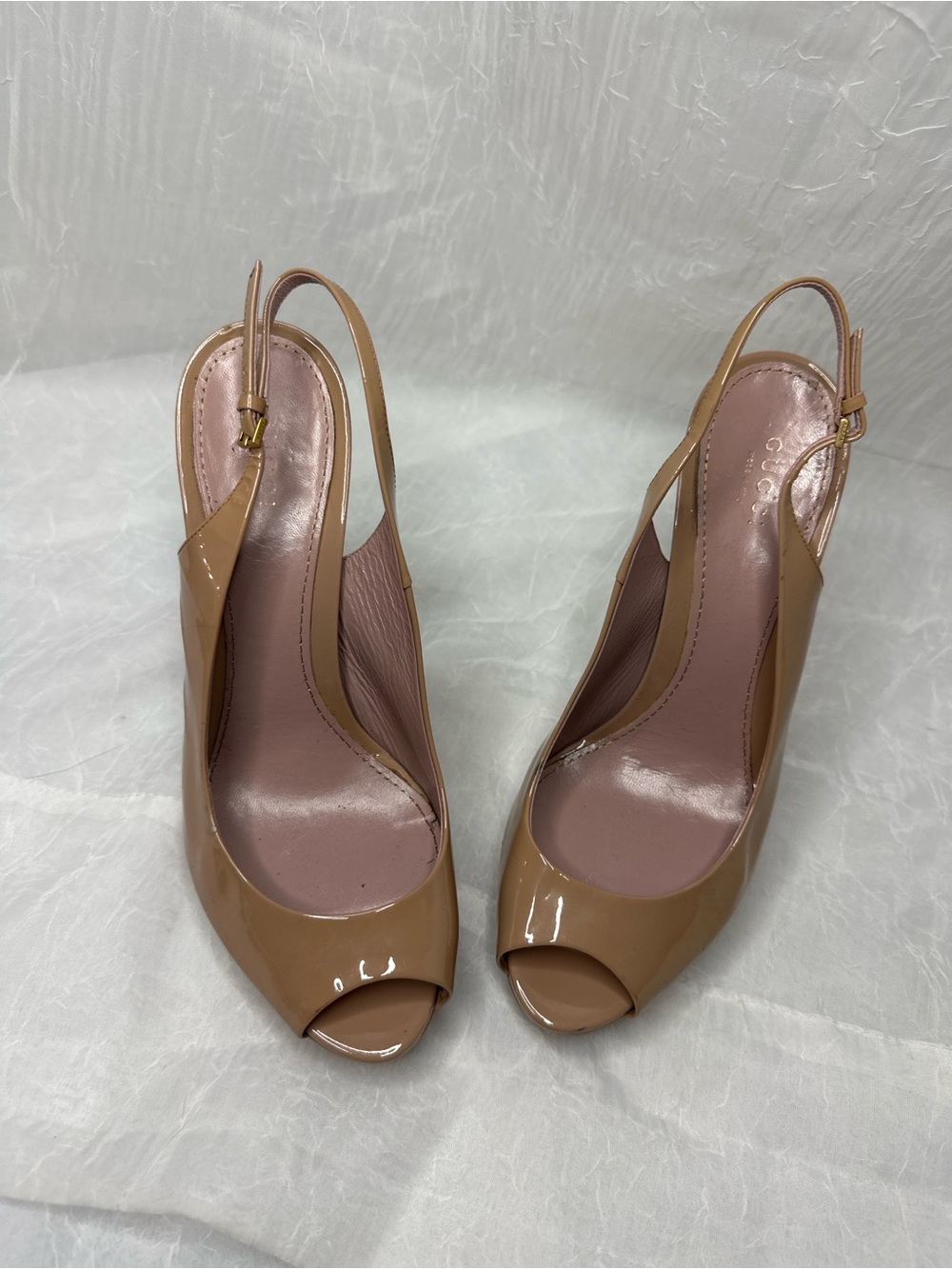Gucci Nude Patent Leather Peep Toe Slingback Heels with Gold Buckle - Picture 3 of 12